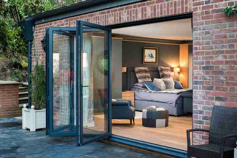 smart aluminium bi-folding doors hampshire